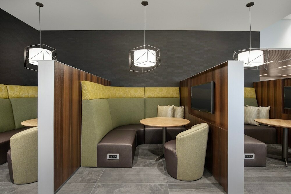 Фото Courtyard by Marriott Nanaimo