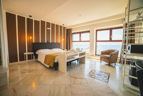 Внешний вид отеля Hotel Continental в Реджо-ди-Калабрии, фото 4