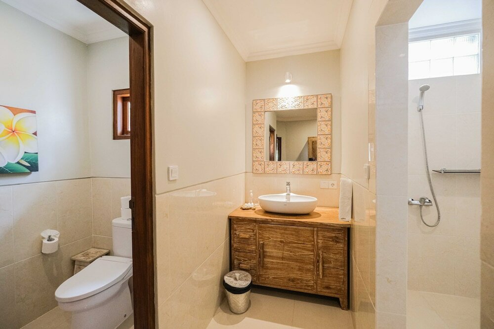 Фото Poinciana Resort Bali