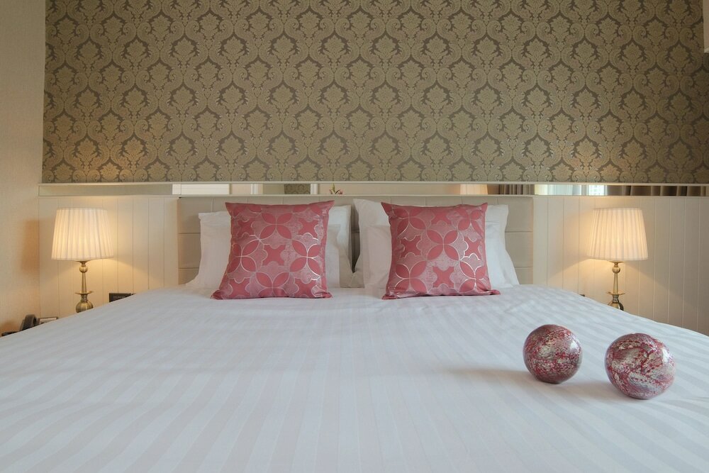 Фото The Raya Surawong Bangkok