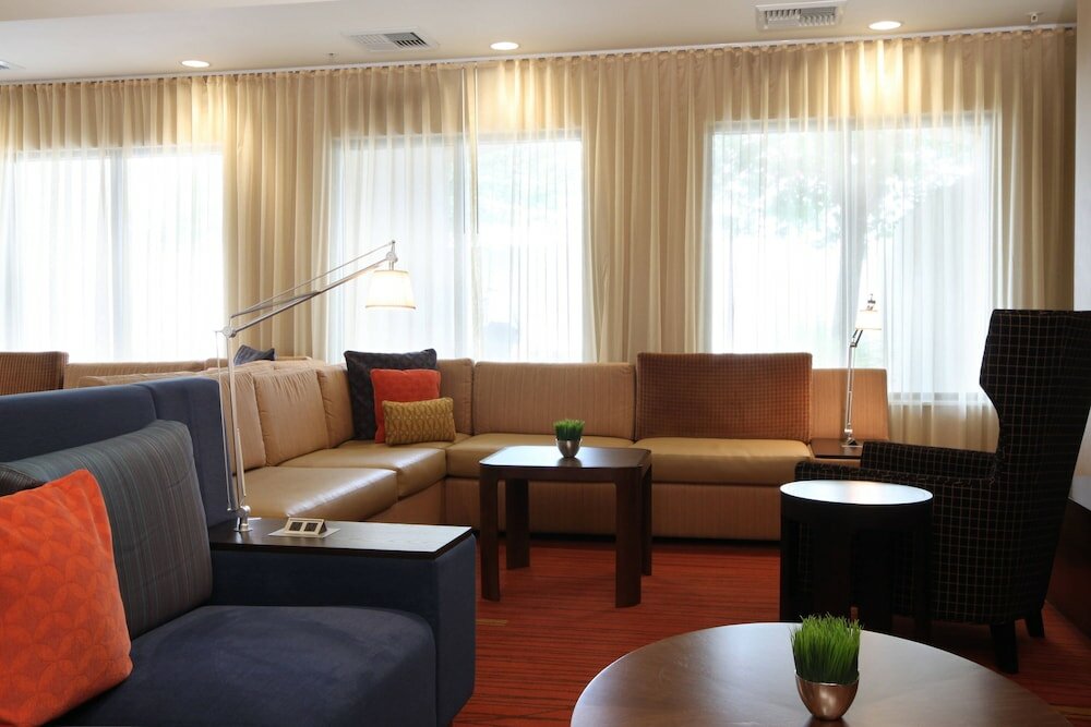Фото Courtyard by Marriott Salinas Monterey
