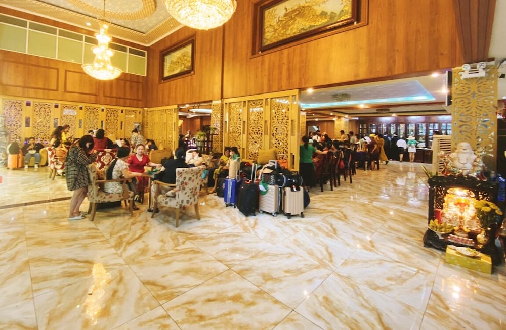 Фото Lan Vy Hotel