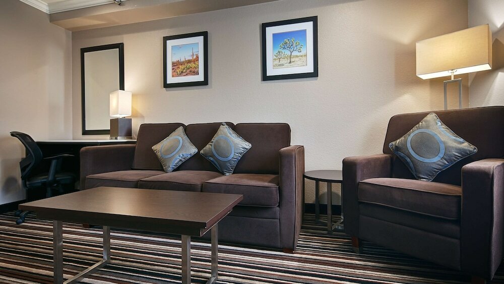 Фото Best Western Plus Diamond Valley Inn