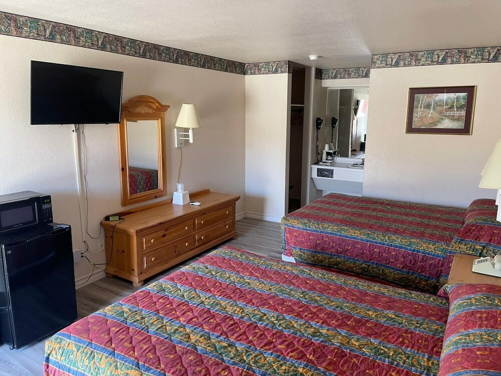 Фото Lakeside Inn & Suites