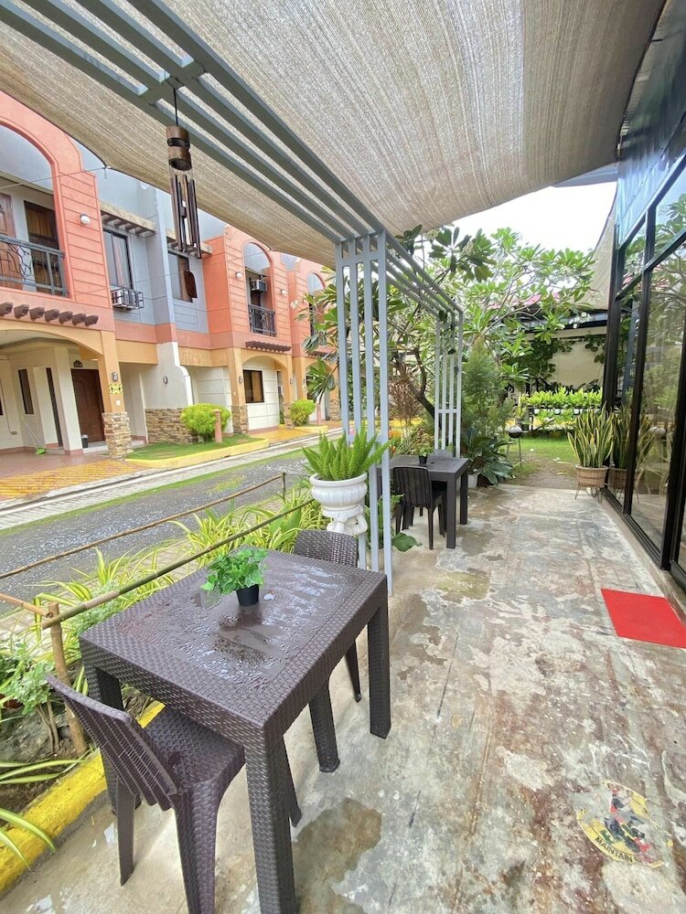 Фото Manora Apartments and Guest House