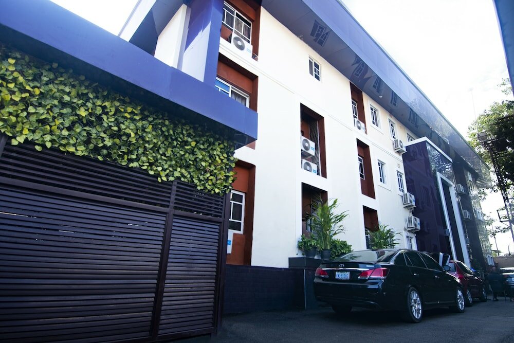 Фото Newland Luxury Apartments