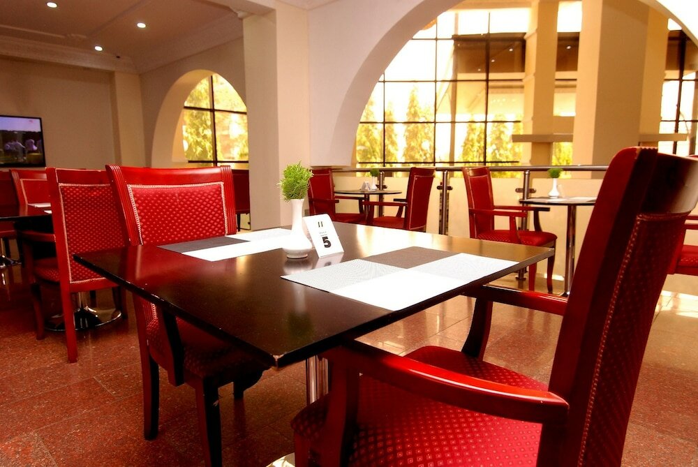 Фото Stonehedge Hotel