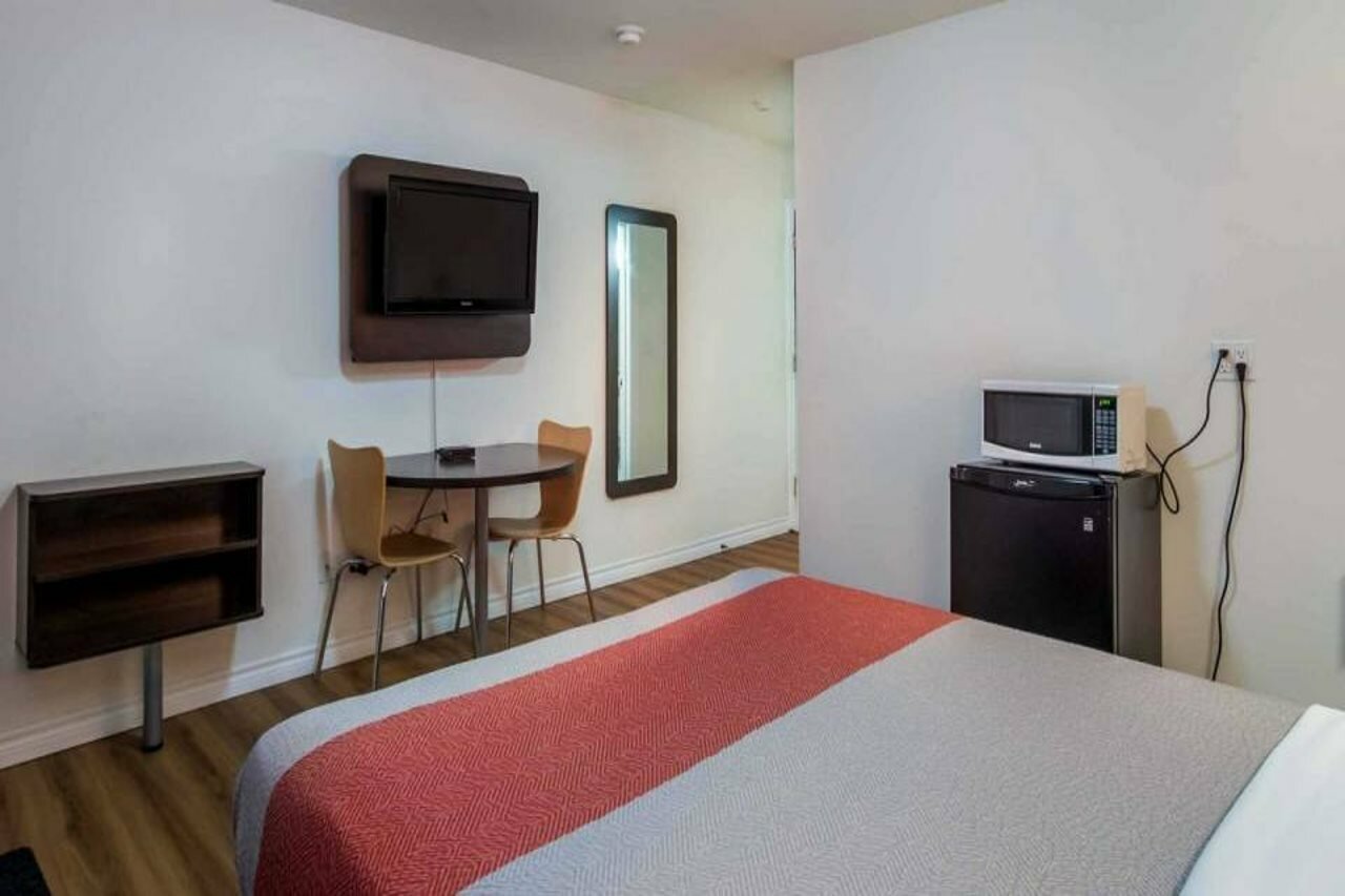 Фото Motel 6 Sudbury, On