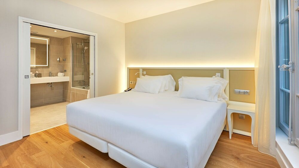 Фото Nh Collection Marseille