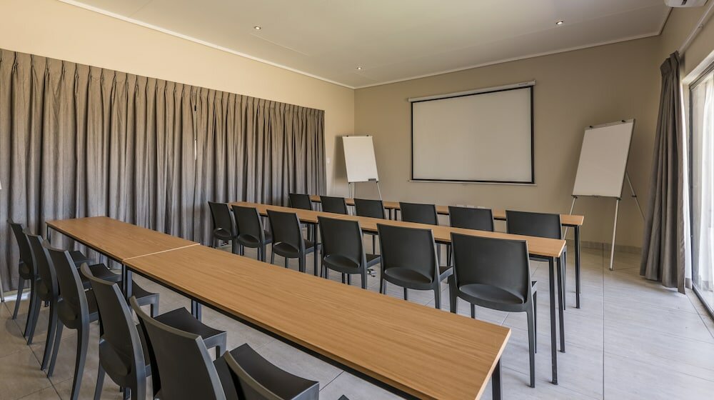 Фото Pofadder Inn by Country Hotels