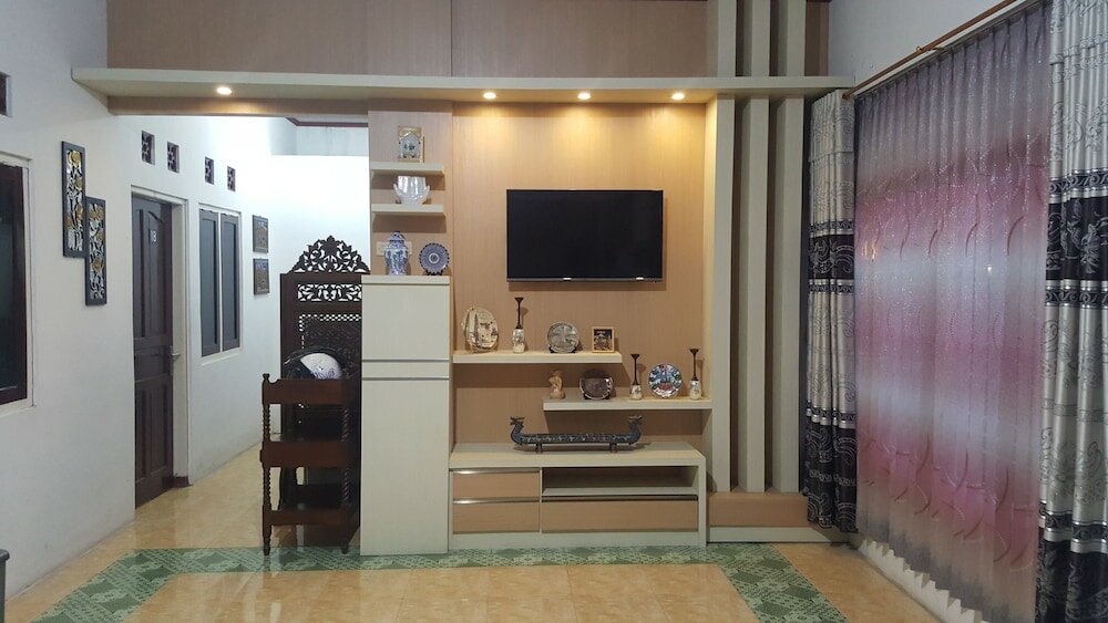 Фото Metro Malioboro Living