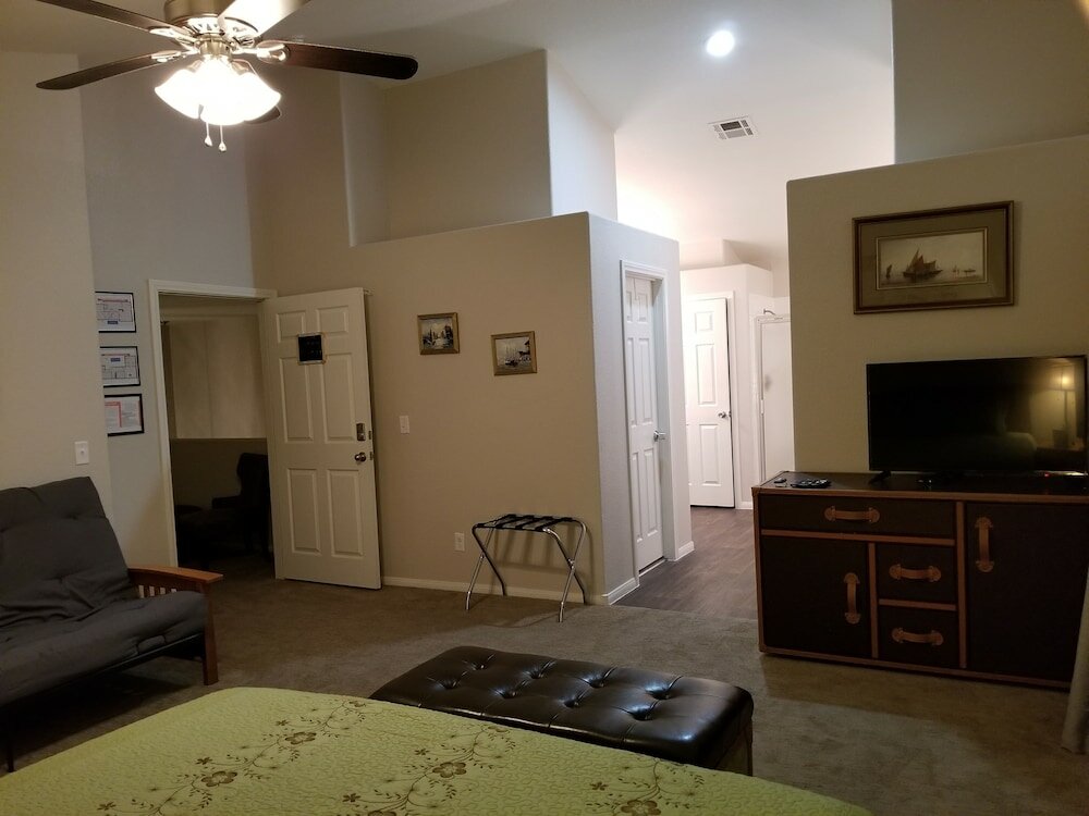 Фото Advantage Court