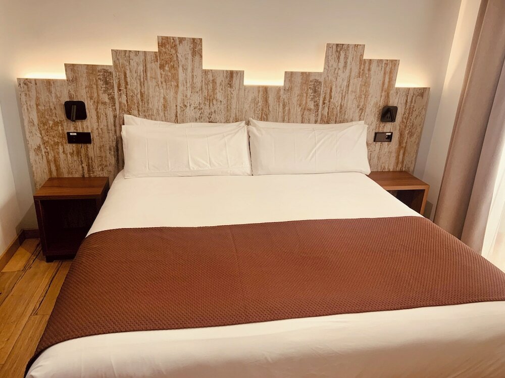 Фото Hostal Antón Martín