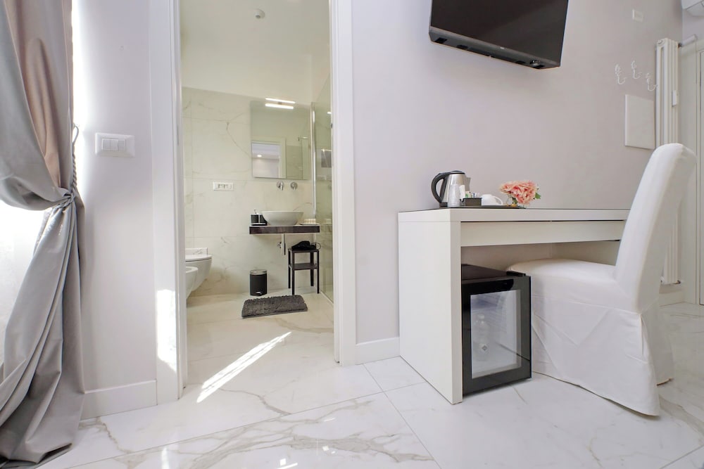 Фото Roman Holiday Charming