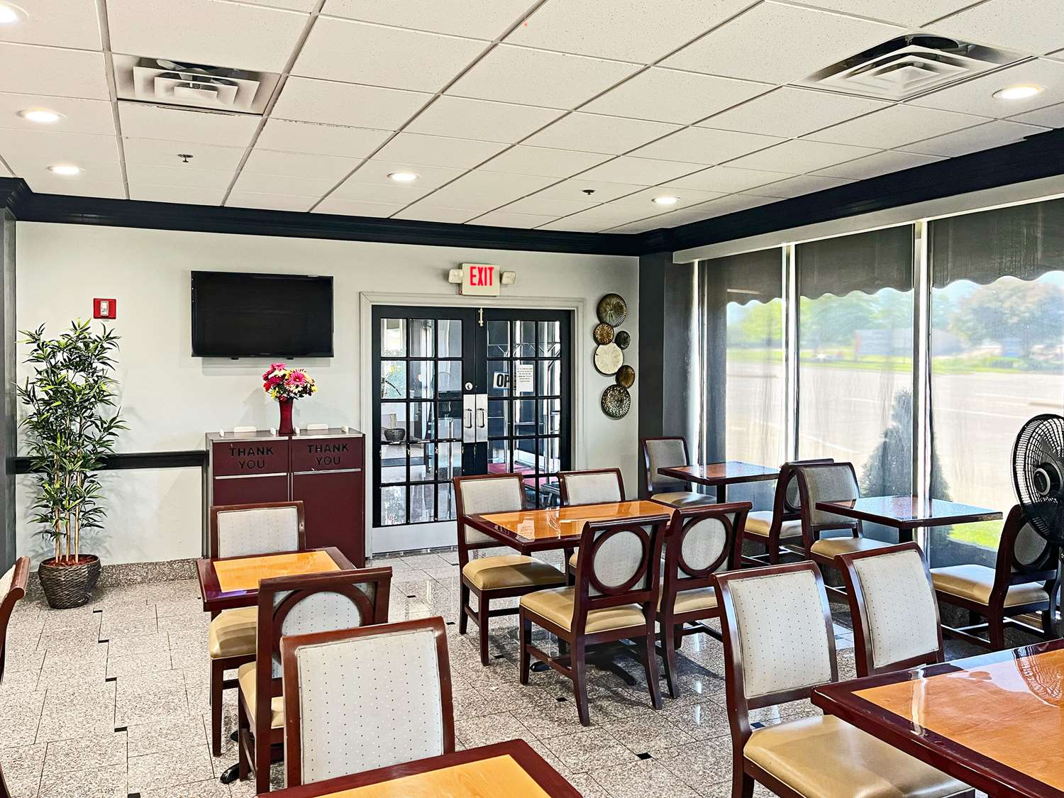 Фото Quality Inn & Suites Cincinnati Downtown