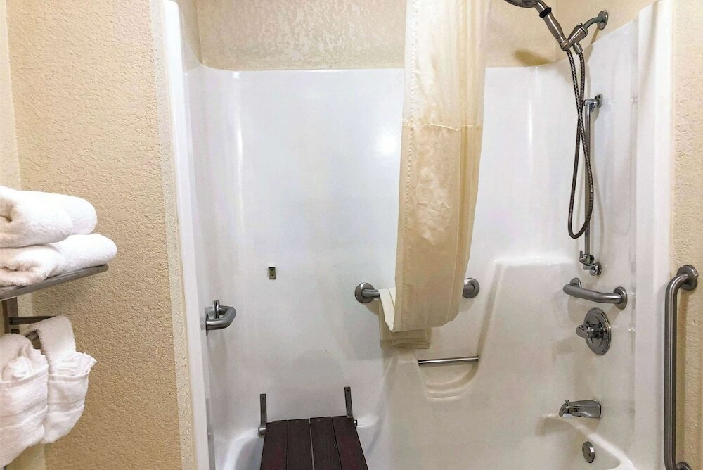 Фото Quality Inn I-70 at Wanamaker