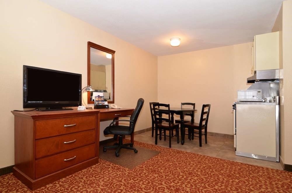 Фото SureStay Hotel by Best Western Zapata