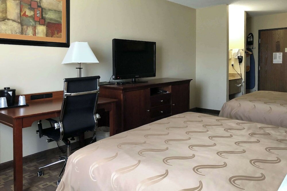 Фото Quality Inn I-70 at Wanamaker