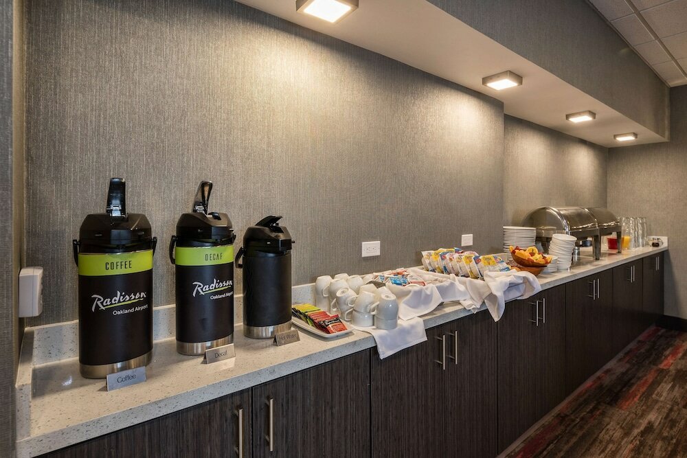 Фото Radisson Hotel Oakland Airport