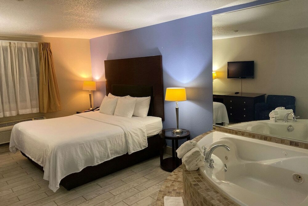 Фото Days Inn and Suites by Wyndham Hammond, In