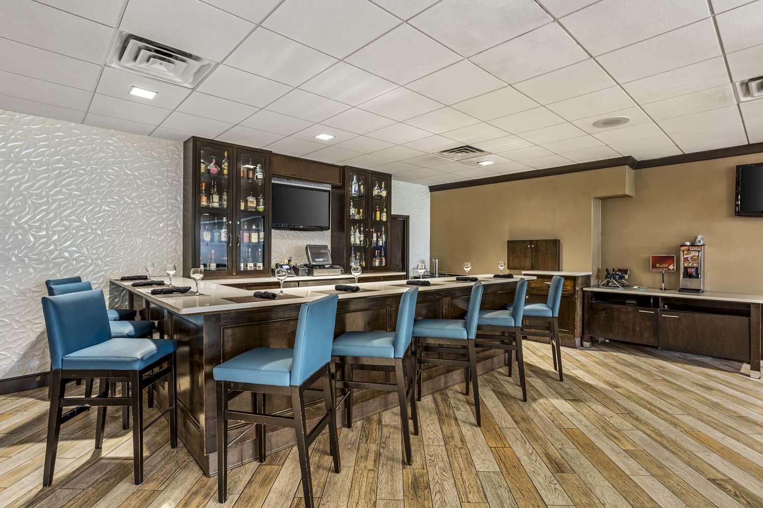 Фото Best Western Plus Kingston Hotel And Conference Center