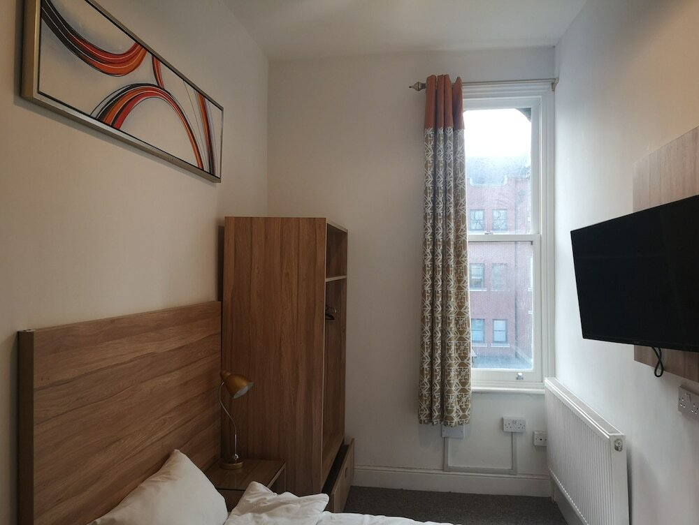 Фото Oyo Greenleafe Hotel