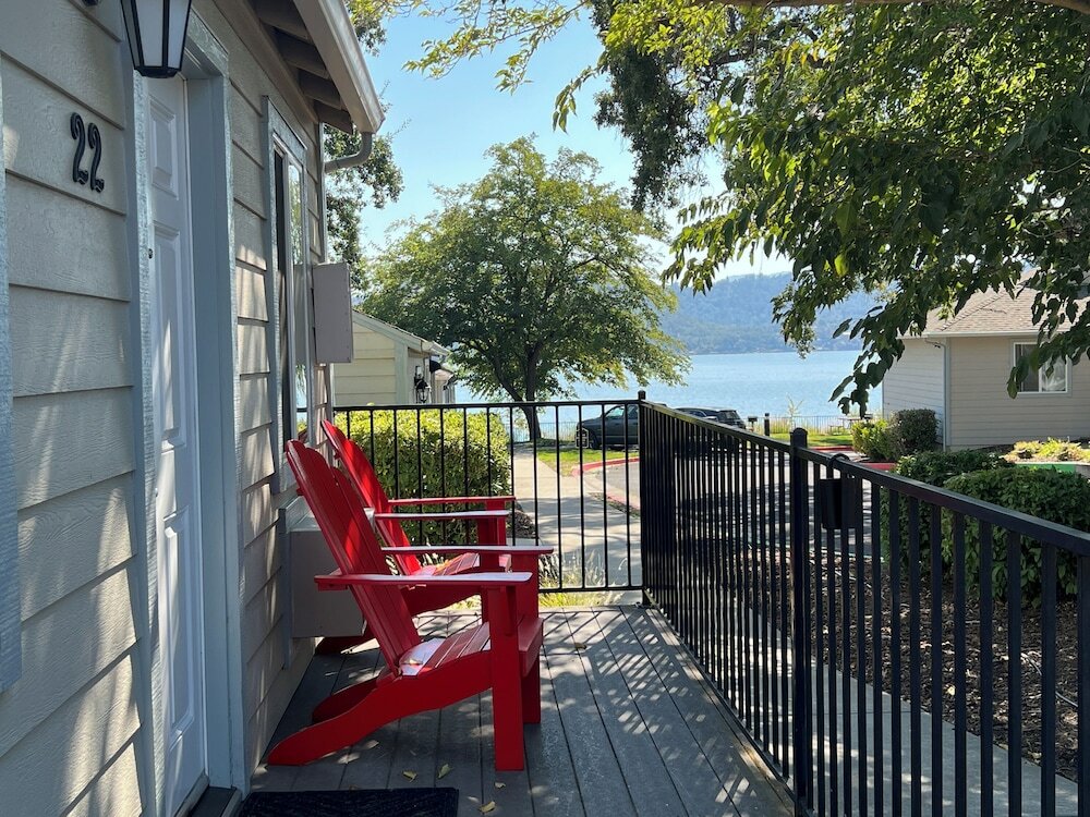 Фото Clear Lake Cottages & Marina