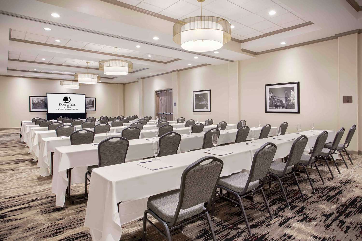 Фото DoubleTree by Hilton Chicago Midway Airport