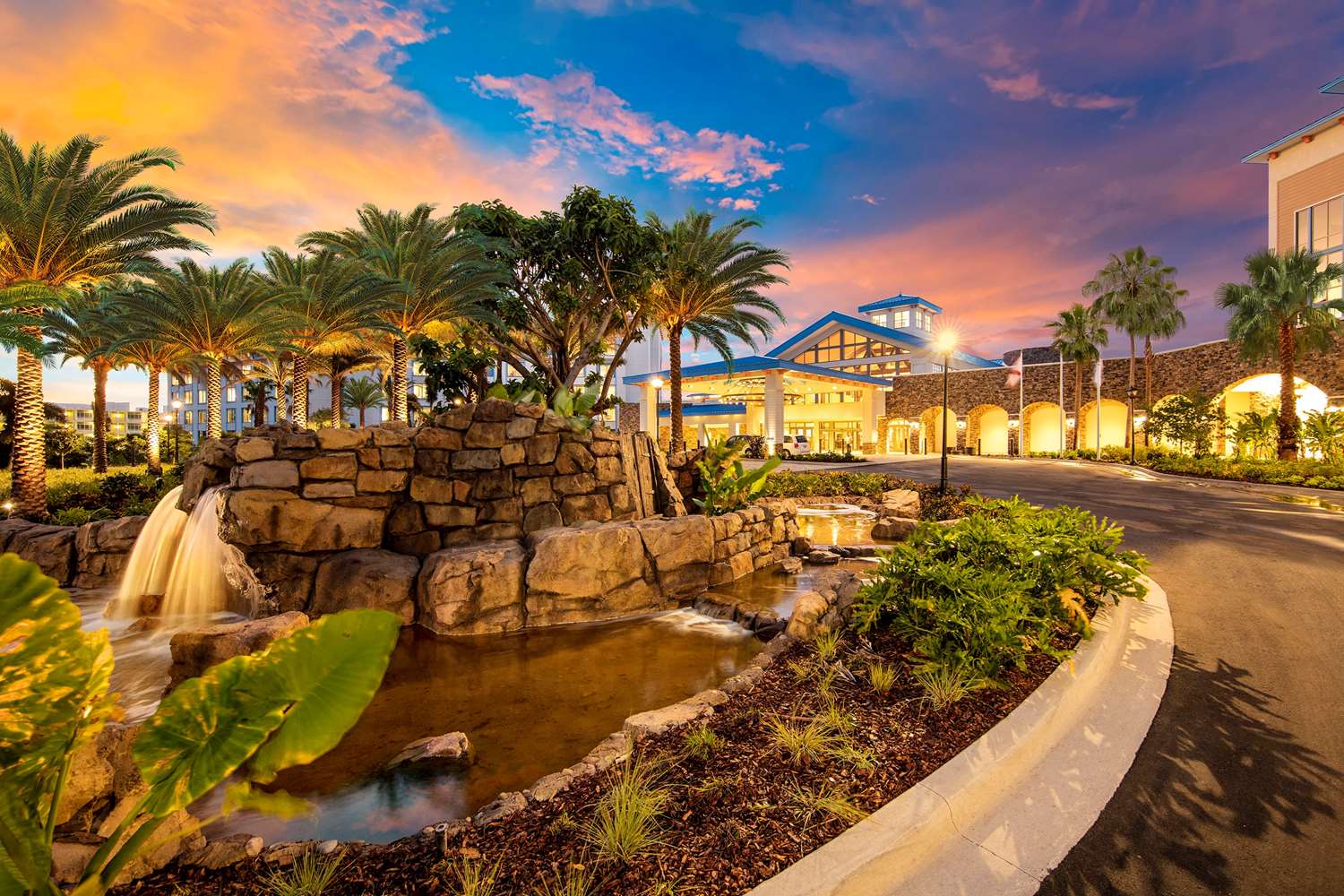 Фото Universal's Loews Sapphire Falls Resort