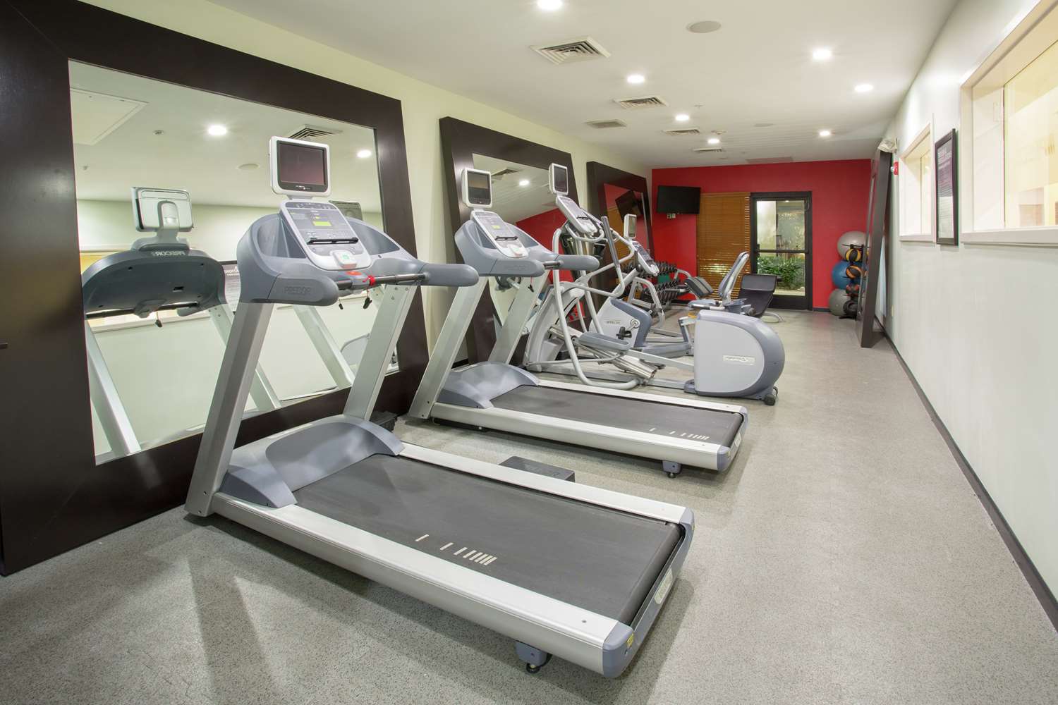 Фото Hilton Garden Inn Phoenix/Avondale