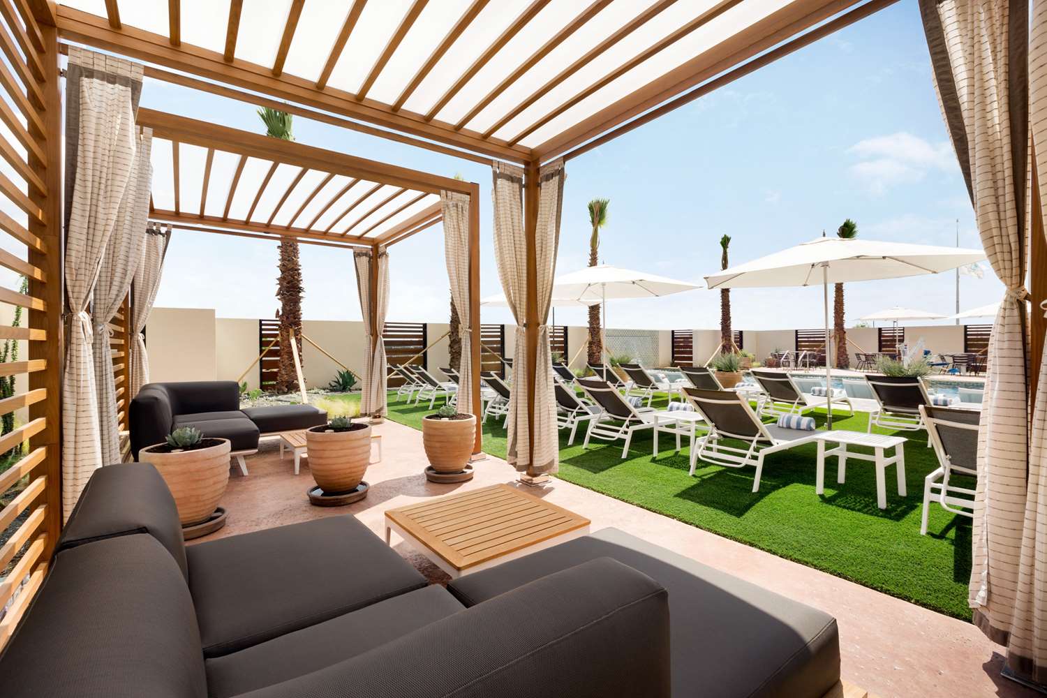 Фото Embassy Suites by Hilton San Antonio Landmark