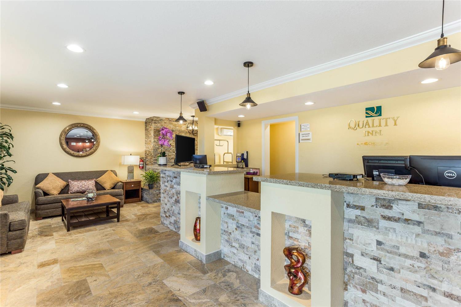 Фото Quality Inn Escondido Downtown