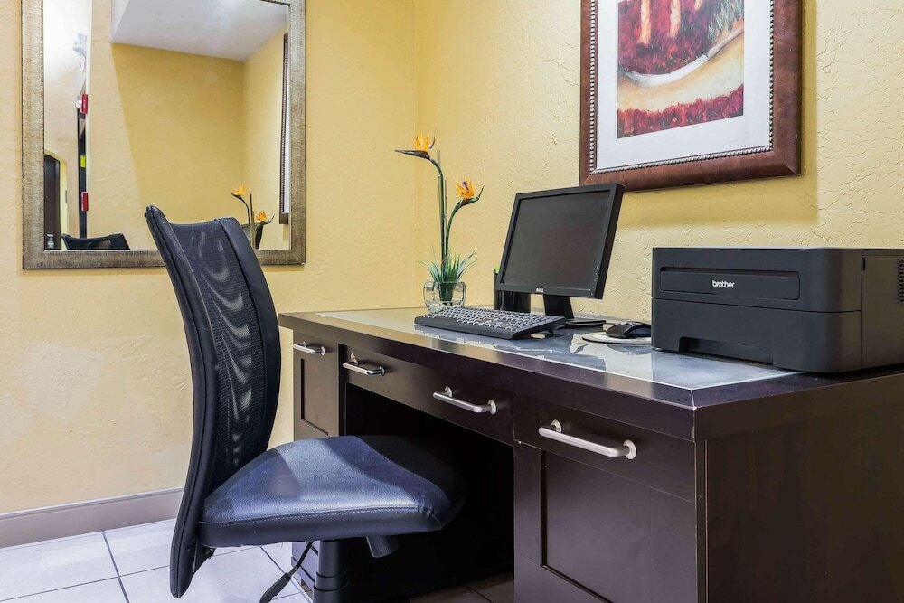 Фото Boca Suites Deerfield Beach