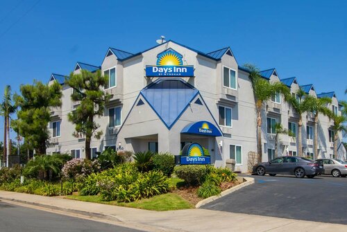 Внешний вид отеля Days Inn by Wyndham Carlsbad в Карлсбаде, фото 4