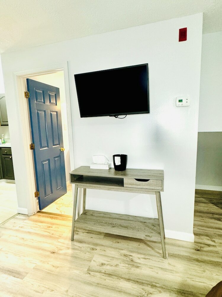 Фото Blue Spruce Motel & Townhouses