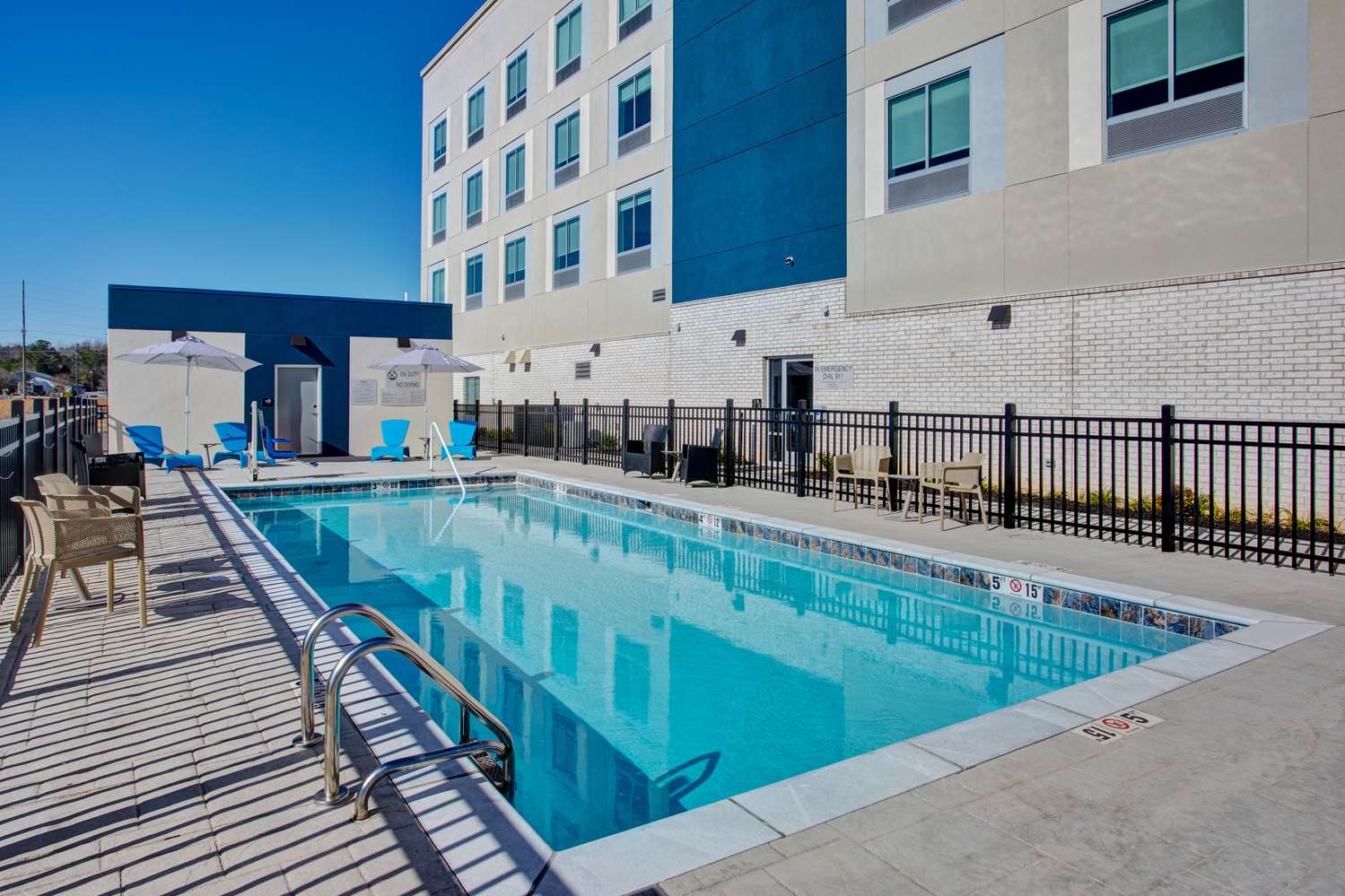 Фото Hampton Inn by Hilton Paris