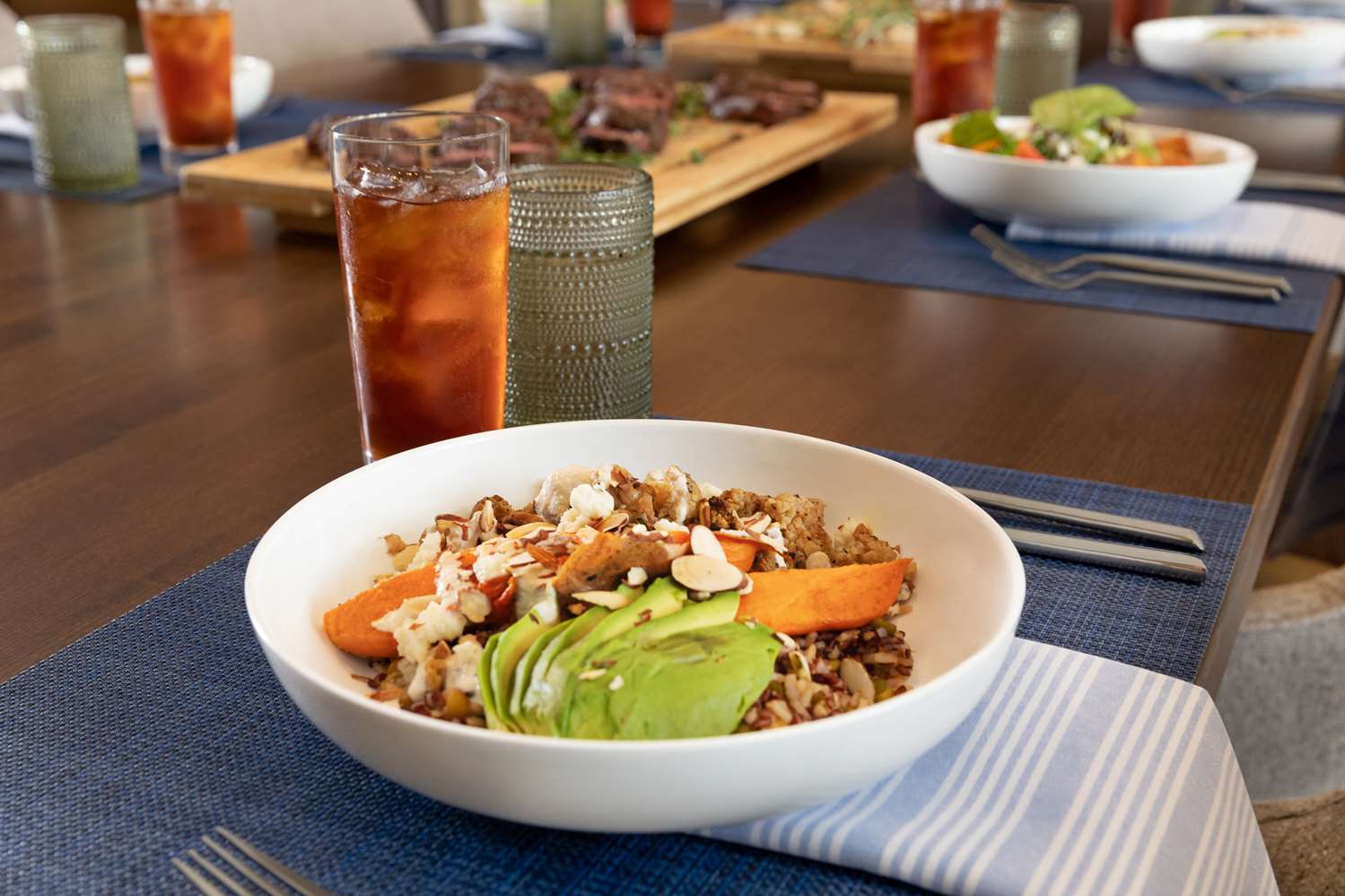 Фото The Slate Denver, Tapestry Collection by Hilton