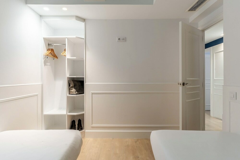 Фото Enjoybcn Colon Apartments