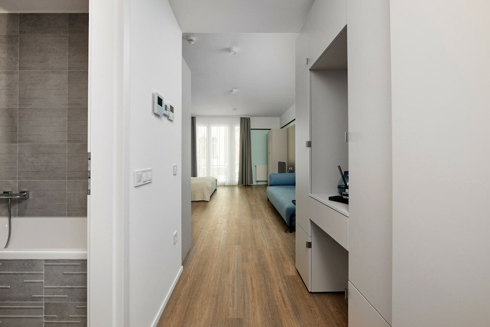 Фото The Amberlyn Suite Hotel