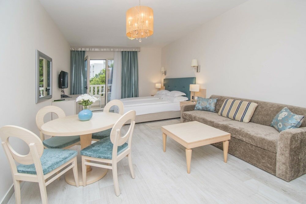 Фото Aparthotel Flora