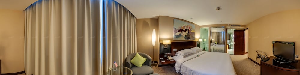 Фото The Pavilion Hotel