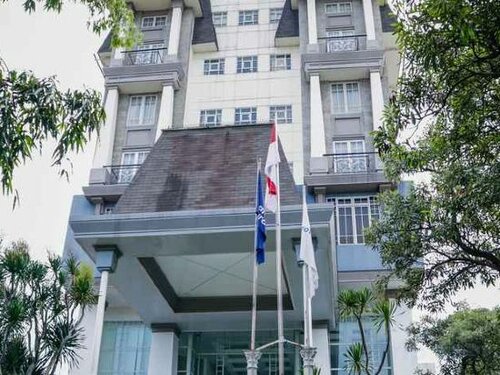 Внешний вид отеля Hotel Dafam Semarang в Семаранге, фото 4