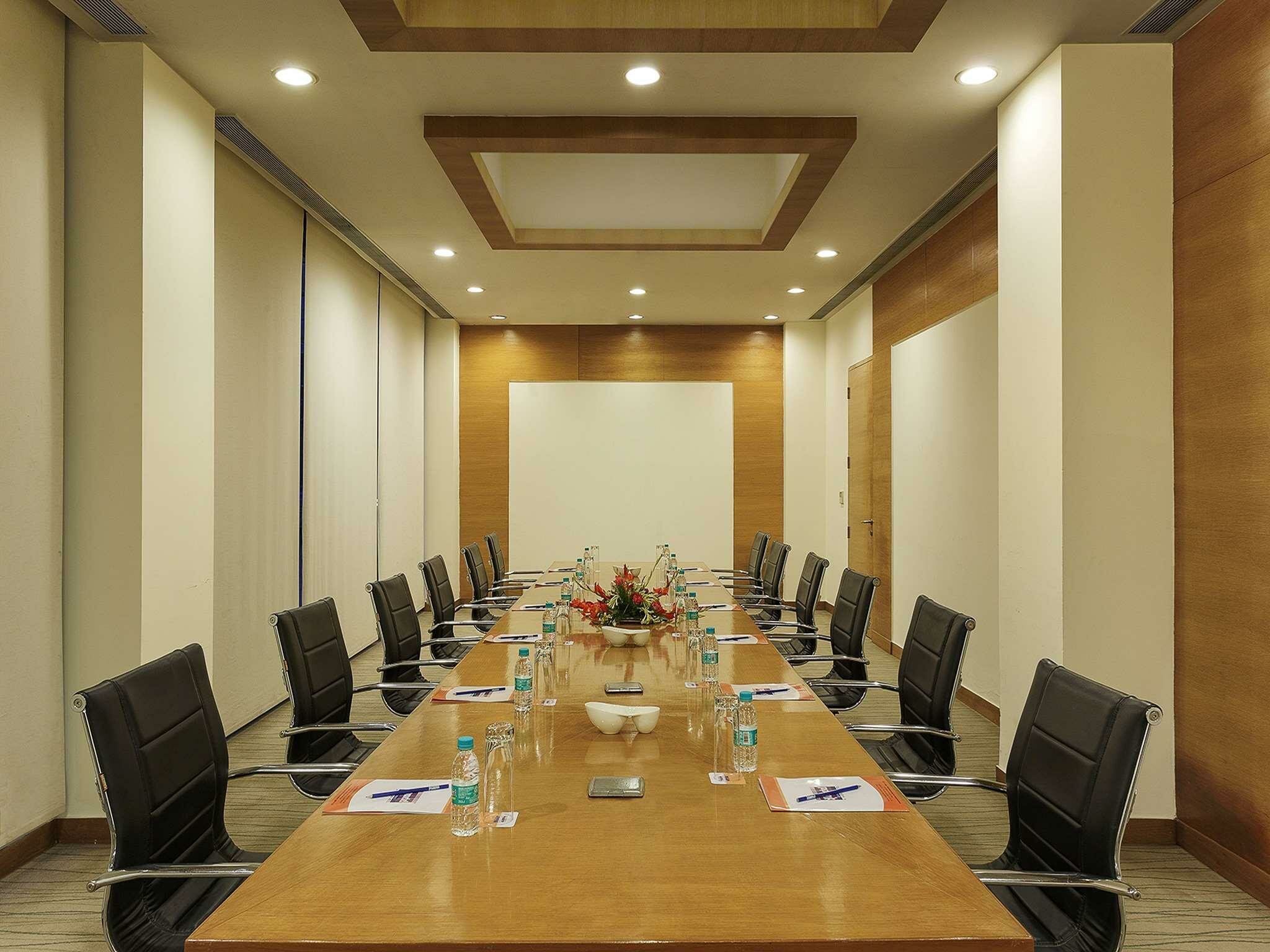 Фото Hometel Roorkee