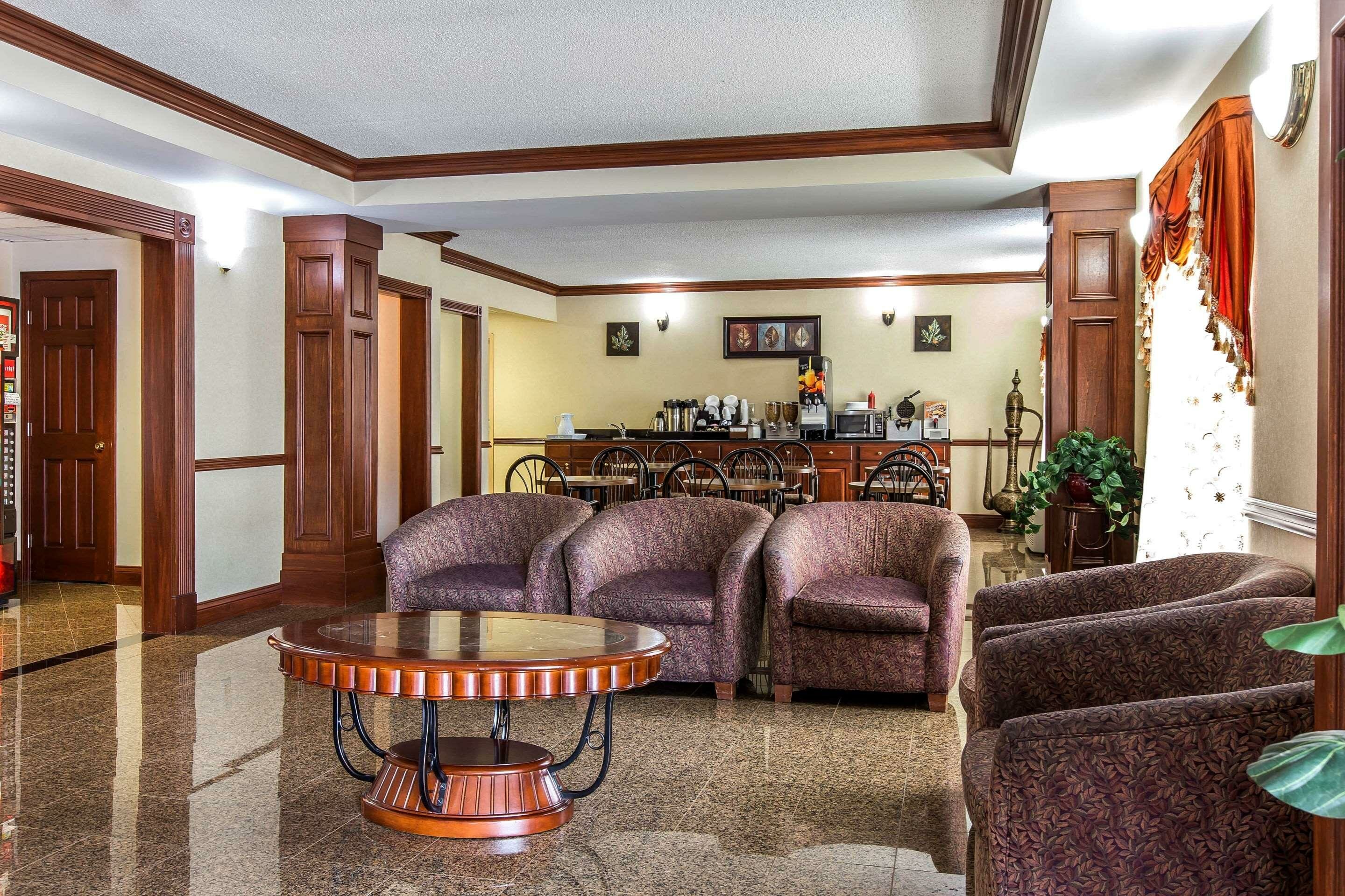 Фото Econo Lodge At Six Flags