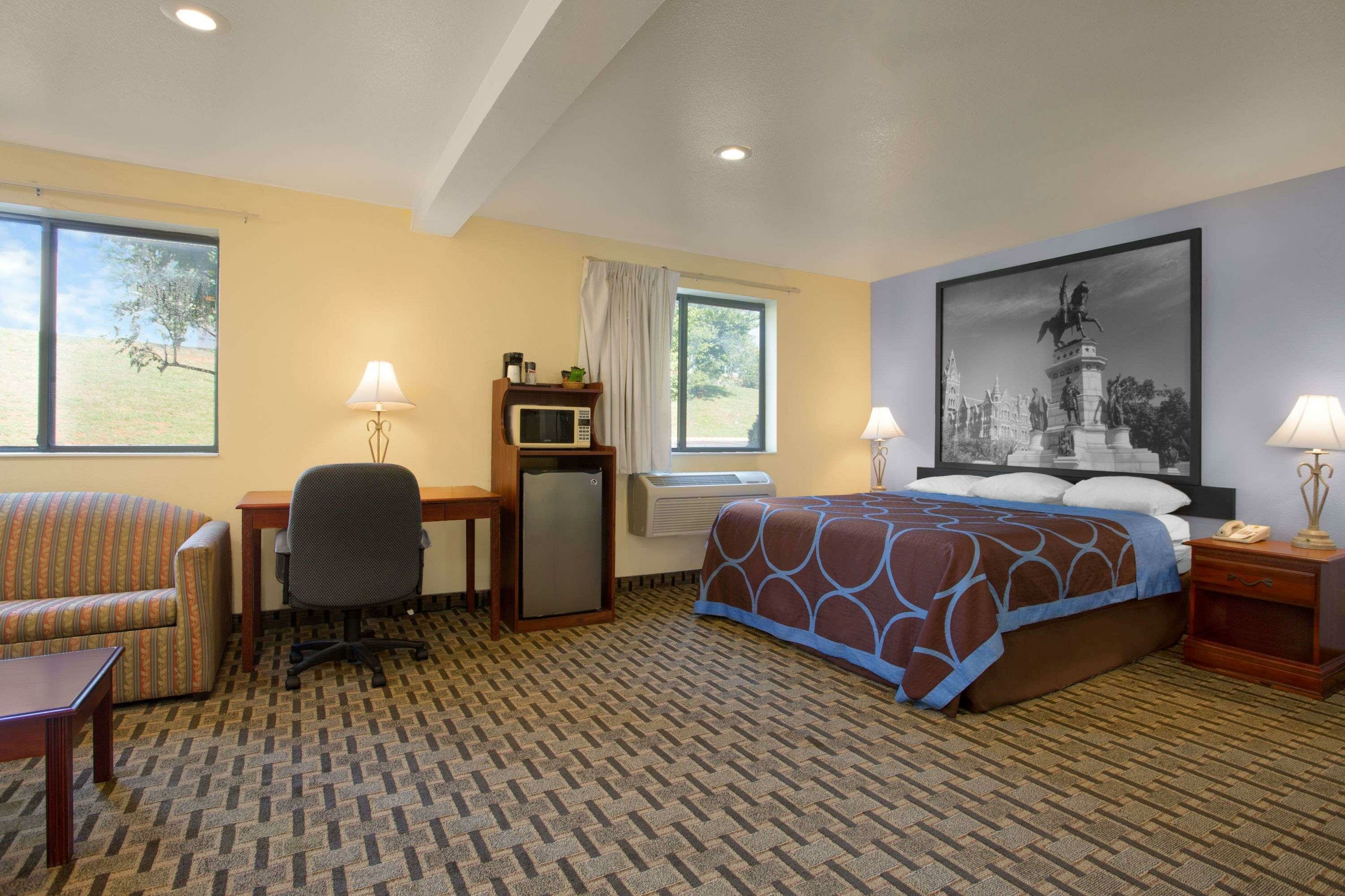 Фото Super 8 by Wyndham Lynchburg Va