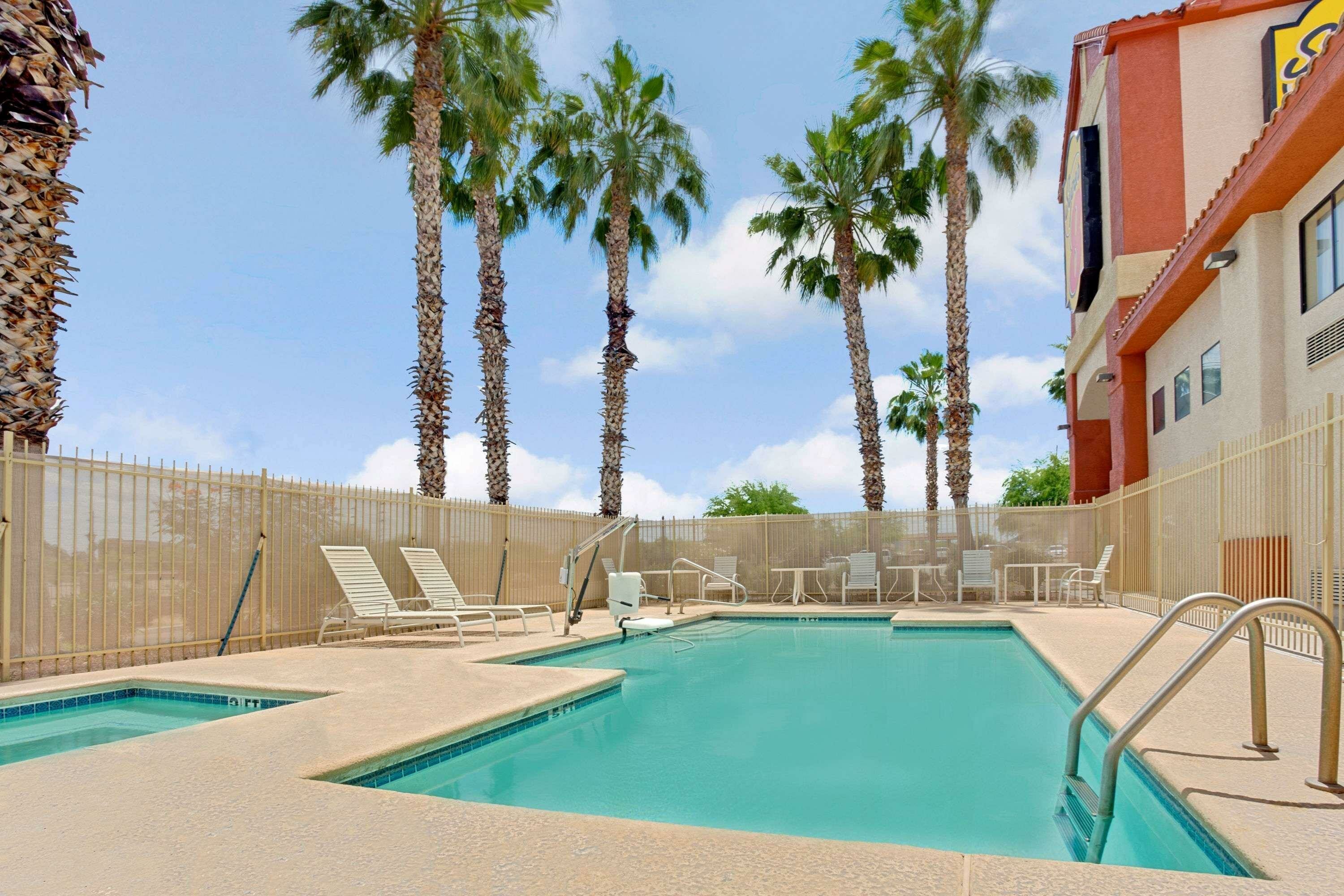 Фото Super 8 by Wyndham Tucson/Grant Road Area Az