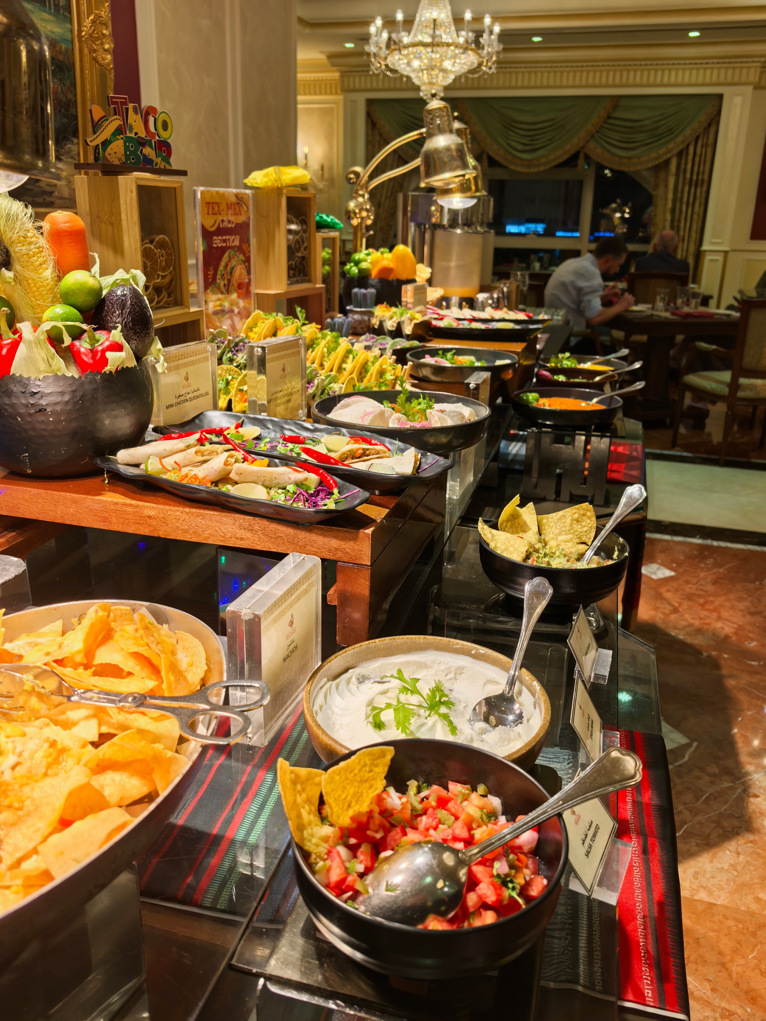 Фото Royal Rose Abu Dhabi, a Curio Collection by Hilton Affiliated Hotel