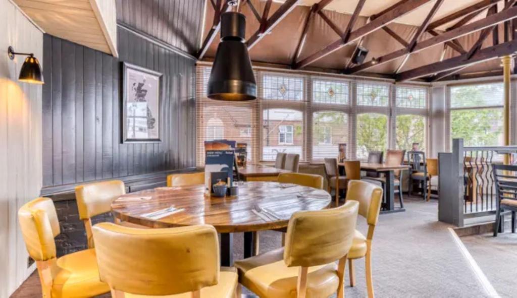 Фото Premier Inn London Harrow