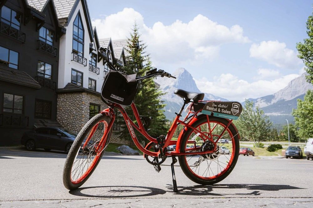 Фото Holiday Inn Canmore, an Ihg Hotel