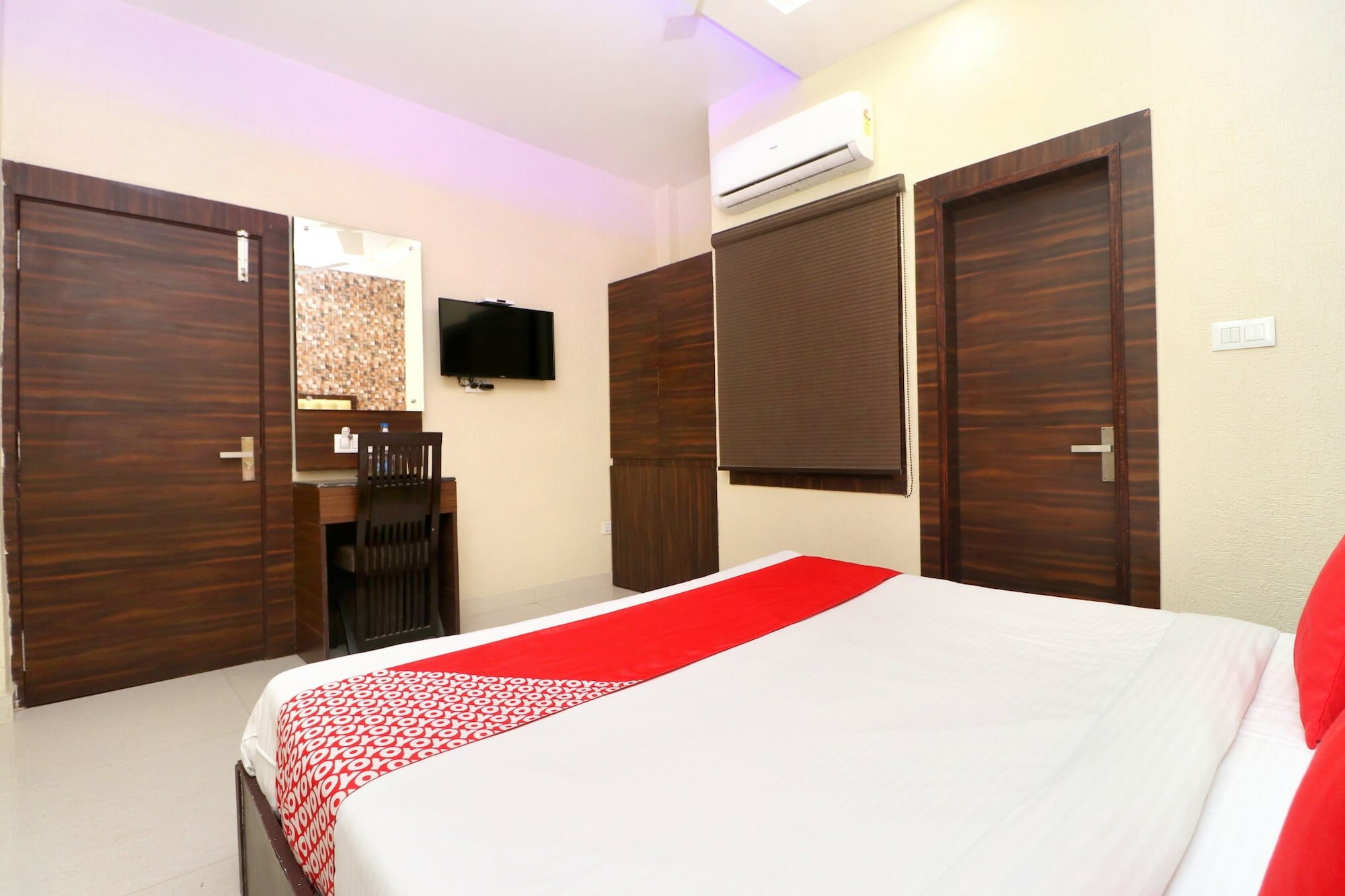 Фото Azaad Lifestyle Hotel by Oyo Rooms